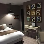 Le Clos Du Miroir Couette-café 3*