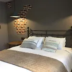 Le Clos Du Miroir Couette-café 3*