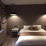 Le Clos Du Miroir Couette-café Courset