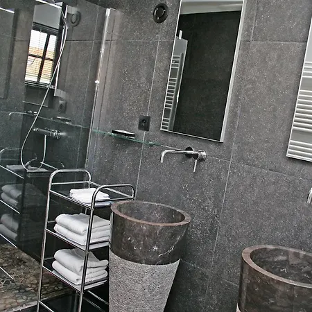 Le Clos Du Miroir 住宿加早餐酒店 3*