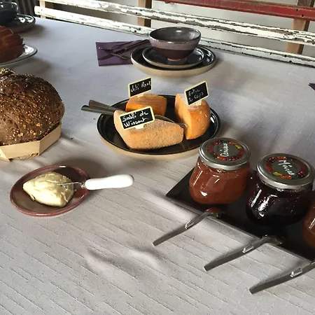 Le Clos Du Miroir Frühstückspension Courset