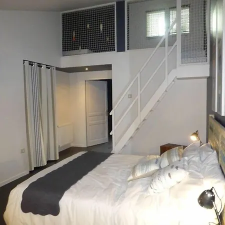 Le Clos Du Miroir 3*