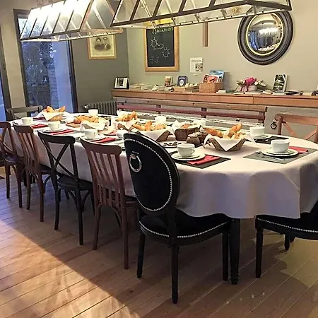 Le Clos Du Miroir Bed & Breakfast Courset