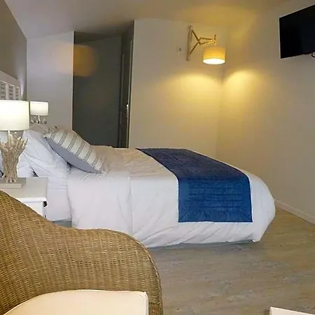 Le Clos Du Miroir Bed & Breakfast