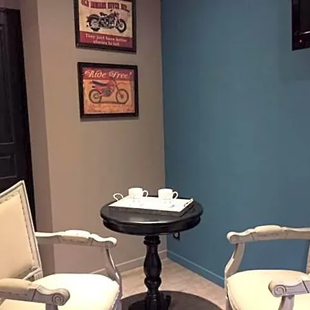 Le Clos Du Miroir 住宿加早餐酒店