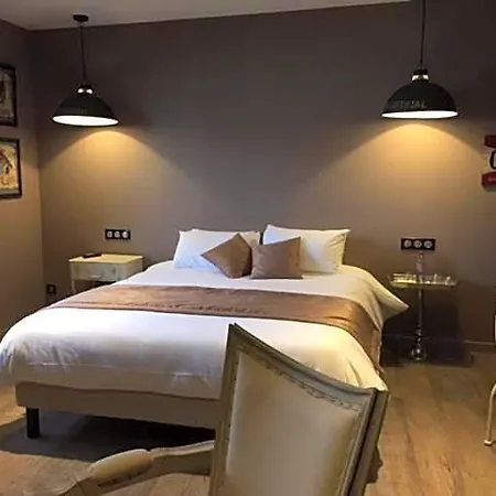 Le Clos Du Miroir 住宿加早餐酒店 3*