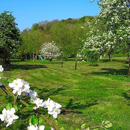 Le Clos Du Miroir Bed & Breakfast 3*