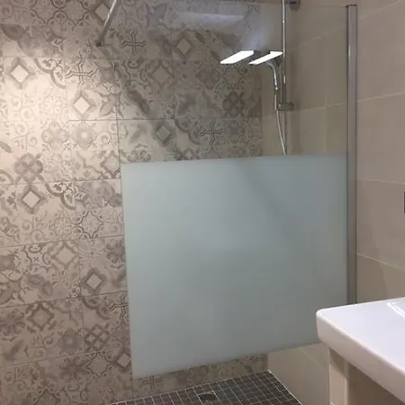 Le Clos Du Miroir Oda ve Kahvaltı 3*