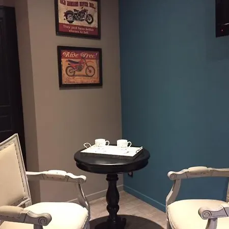 Le Clos Du Miroir Frühstückspension