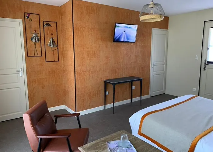 Le Clos Du Miroir 3*