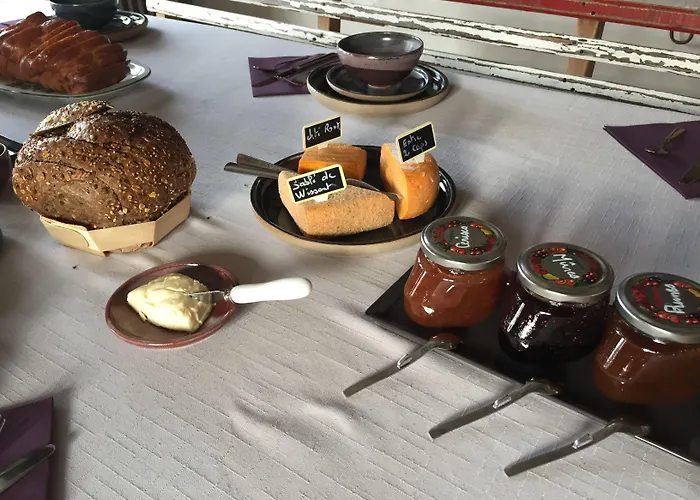 Le Clos Du Miroir Couette-café Courset