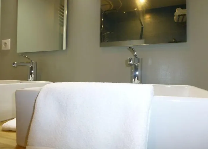 Couette-café Le Clos Du Miroir 3*