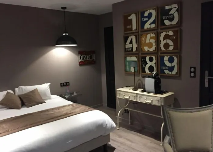 Le Clos Du Miroir Couette-café 3*