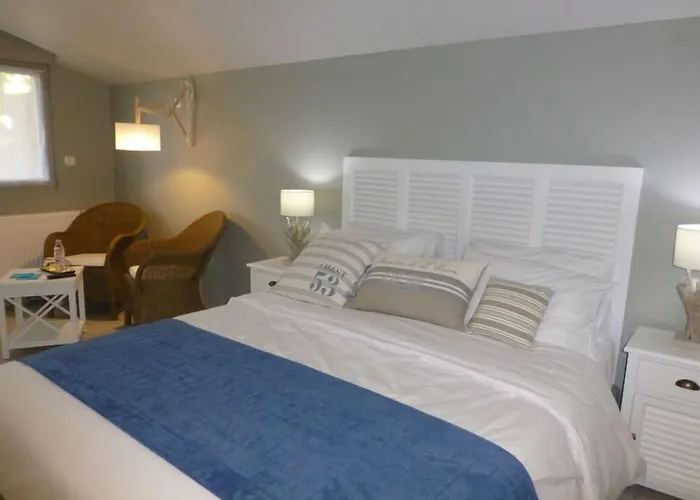 Le Clos Du Miroir Couette-café 3*