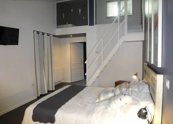 Le Clos Du Miroir 3*