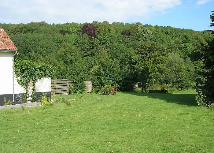 Le Clos Du Miroir Couette-café 3*