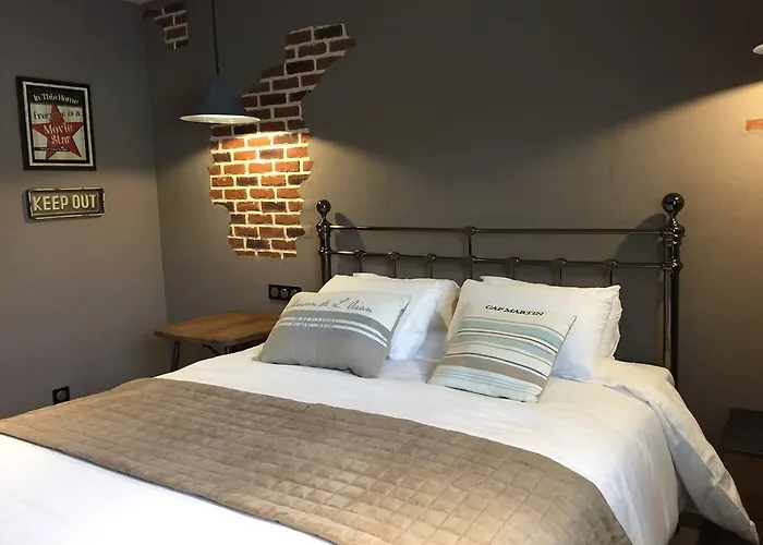 Le Clos Du Miroir Couette-café 3*