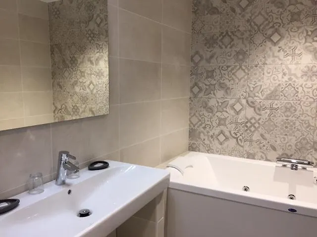 Le Clos Du Miroir 3* Courset